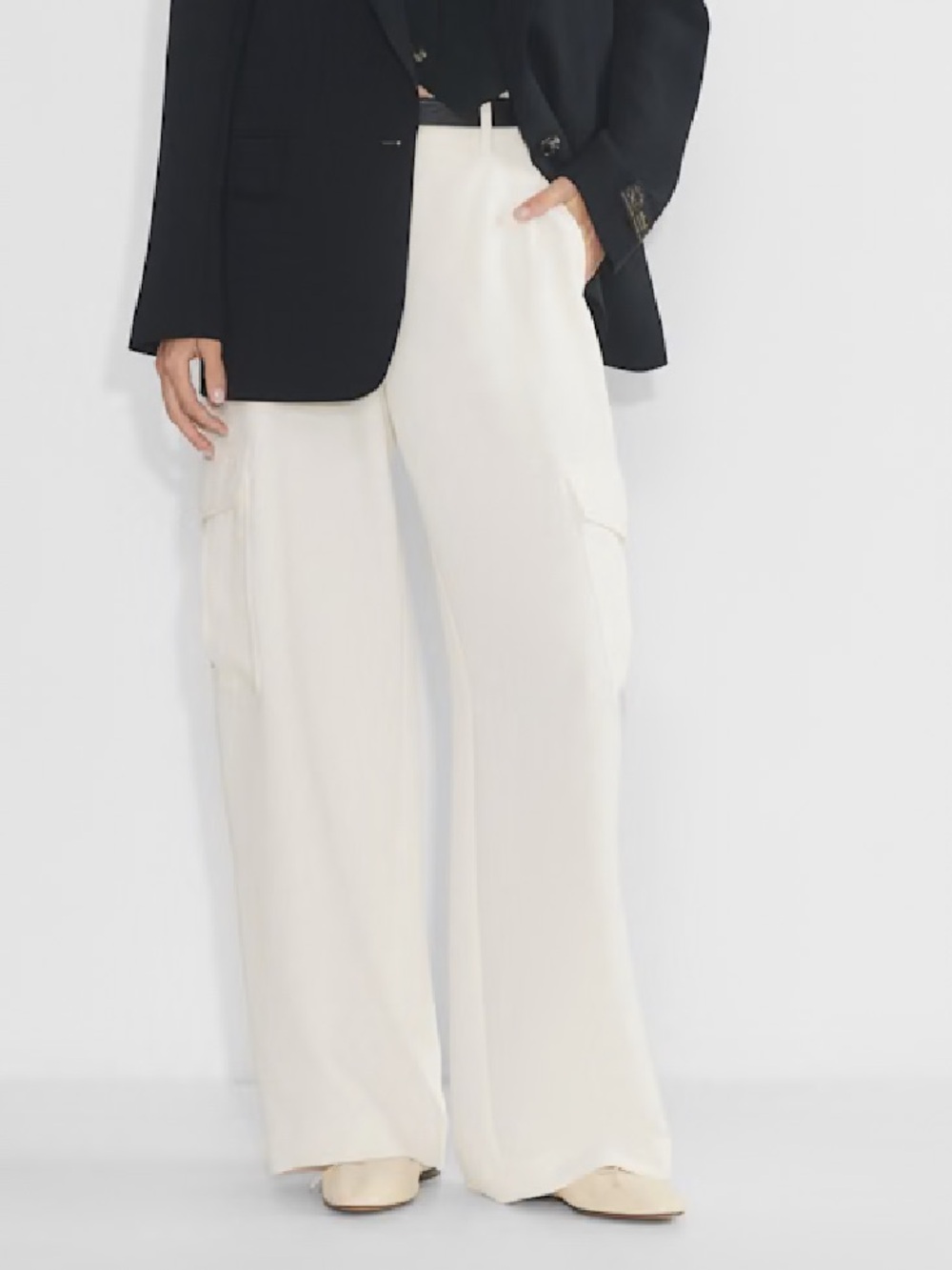 Aritzia Wilfred Cream Wide-Leg Cargo Trousers 12 Minimalist Quiet Luxury Fall